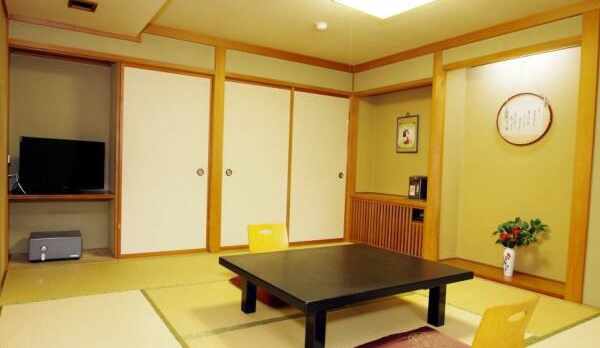 和室８畳（洗面台・トイレ付き）