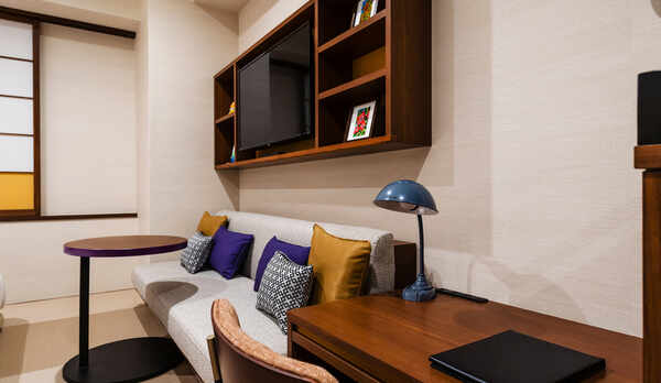 キングベッドルーム　デスク