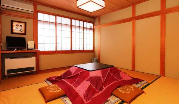 【客室】６号室（8畳）当館基本の和室です。