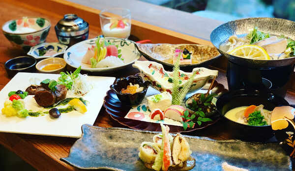 城下町にある料亭で懐石コース+ワンドリンクサーピス