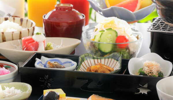 【朝食】小鉢をそろえて美味しいものを少しずつたくさん召し上がれるように