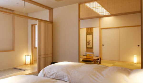 【特別和洋室　紫雲】最上階、上質な畳の和室でゆったりお過ごしいただけます。