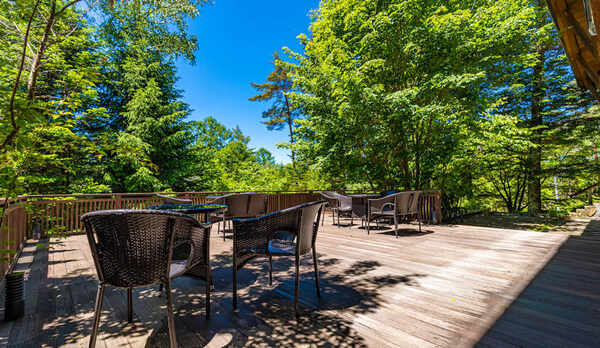 チェックアウトまで、テラスにてのんびりお寛ぎください。