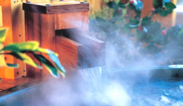 〜ナトリウム塩化物強塩泉〜　地下1300メートルから汲み上げた源泉を使用しています