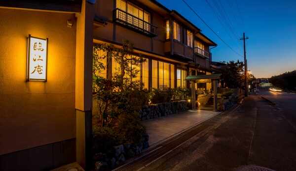 【外観】1日5組限定の小さな料理旅館「臨江庵」