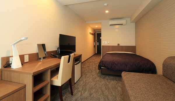 ≪新館≫プレミアダブル別邸：シモンズ社製ダブルベッド（１４０ｃｍ）&times;１台