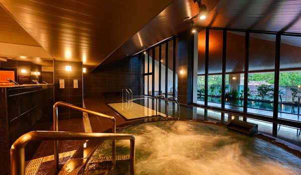 【大浴場】広々とした空間で快適な時間を