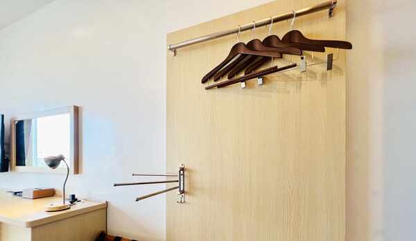 【客室共通設備】ハンガー周辺