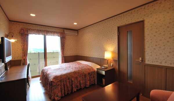 【別館露天風呂付客室】ダブルルーム・部屋付きの露天風呂は２４時間いつでもお好きな時にお入り頂けます。