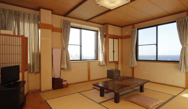 角部屋で海の景色がキレイな家族に人気の和室10畳