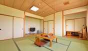 *和室12.5畳/ゆったりと身体を伸ばしておくつろぎ下さい