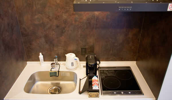 客室で料理も可能キッチン（ガーデンテラス付スイートツイン）