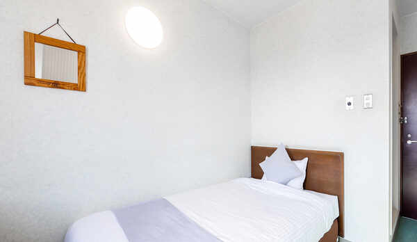 ・【シングルルーム例】落ち着いたシンプルな内装