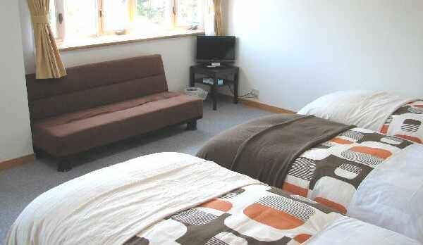 洋室Ａ（バス/トイレ付）広めのお部屋になっていますのでゆっくりお過ごしいただけます。