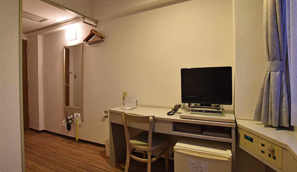 【シングル一例】液晶TV・衛星放送・Wi-Fi接続可能・冷蔵庫完備。