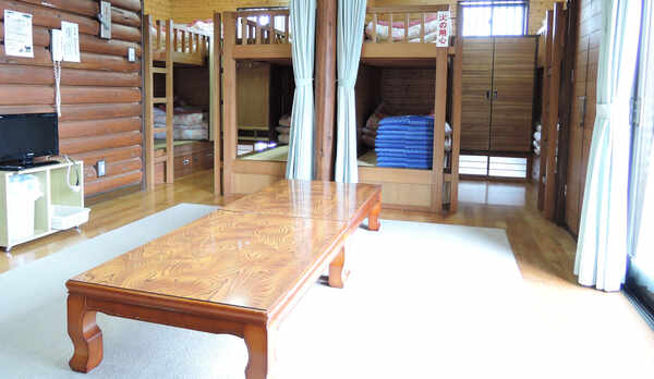 *【8人棟ケビン】バス・トイレ・キッチン・エアコン・ガスヒーター完備。