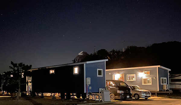 トレーラーハウスの夜
