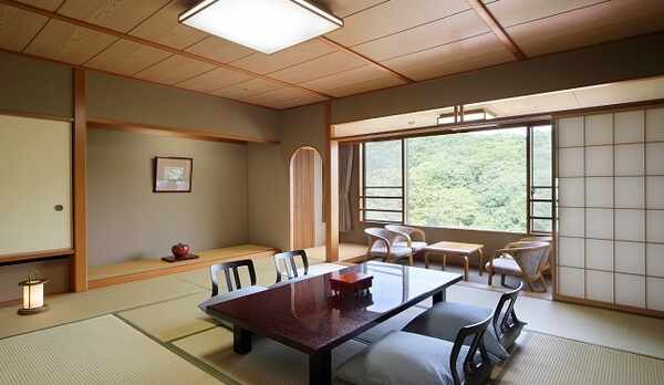 東月館