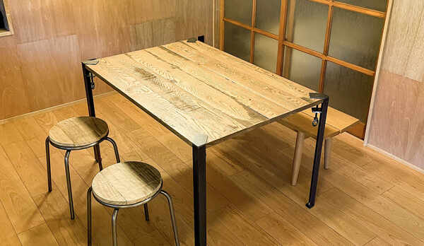 ・ダイニングスペースにはテーブルとチェアをご用意