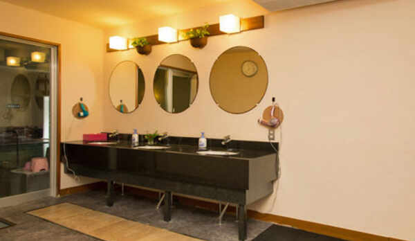 Ｇ−流れ湯脱衣所