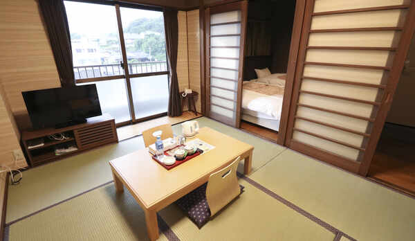 《本館　和洋室ツイン》
