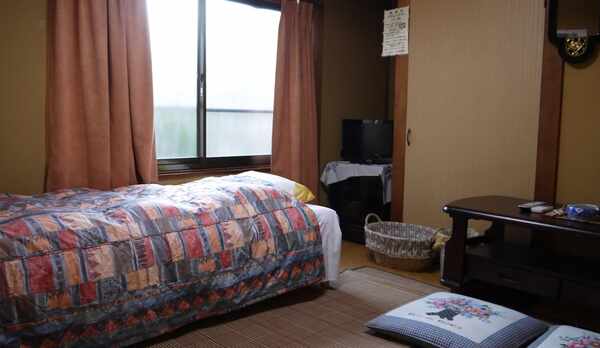 *お一人様用和室：お１人で御利用のお客様には専用和室をご用意。一人旅やビジネスでの御利用に最適です。