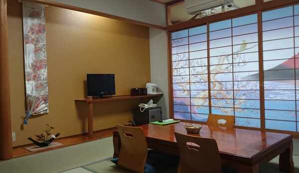 和室10帖バストイレ付