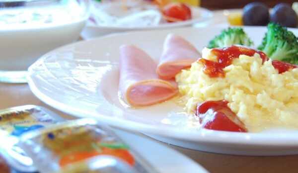 朝食盛付一例（洋食）
