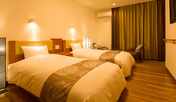 【本館ツインルーム】広々空間でゆったりお過ごしいただけます。