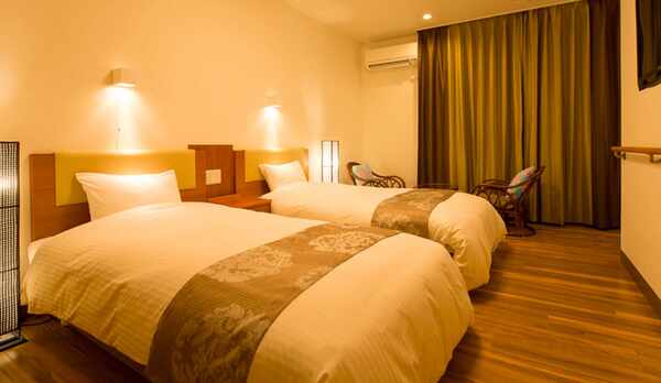 【本館ツインルーム】広々空間でゆったりお過ごしいただけます。