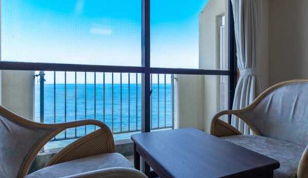 【和室8畳】伊勢湾を行き交う船がご覧いただけます♪