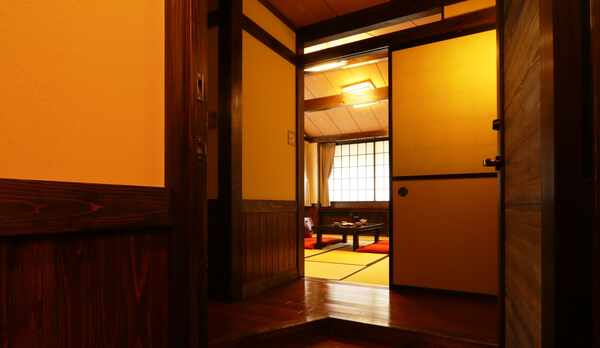 【和室】10畳（洗面・トイレ付）