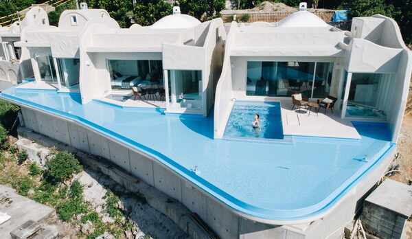 全室白を基調とした洞窟タイプ・オーシャンビューのお部屋となっております。