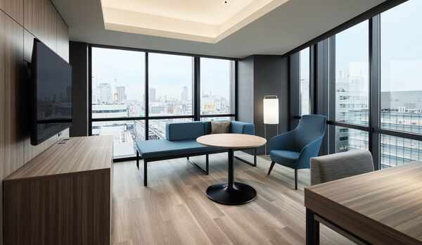 ：マイティオークスイート　リビングルーム