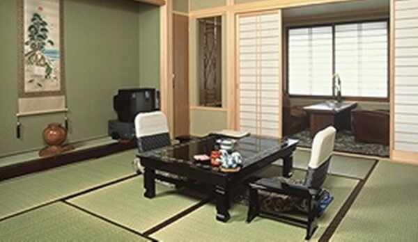 *バス・トイレ付＋広縁つき10畳の客室