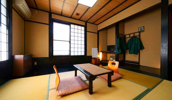 和室6畳縁側付き（洗面・トイレ共用）