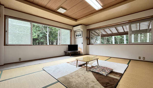 【客室】 和室10畳　シラネアオイ 