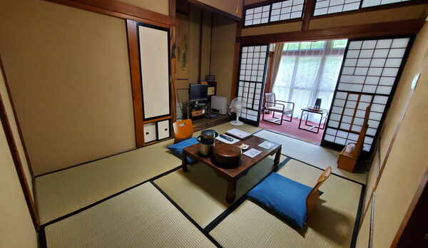 旅館イ棟1階6畳