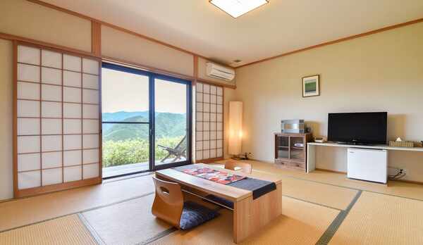 *【和室10畳】&ldquo;木の国&rdquo;とも呼ばれる紀州の木材を使用。室内で森林浴が楽しめます♪