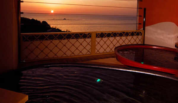 貸切露天風呂　陶器　朝日