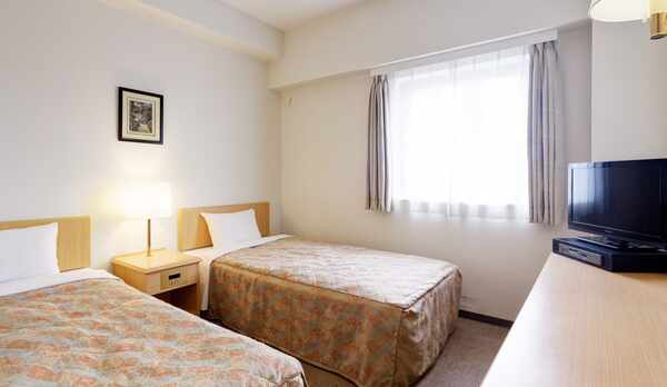 【ツイン室】ベット幅115ｃｍ・部屋の広さ18.36㎡（約10畳）