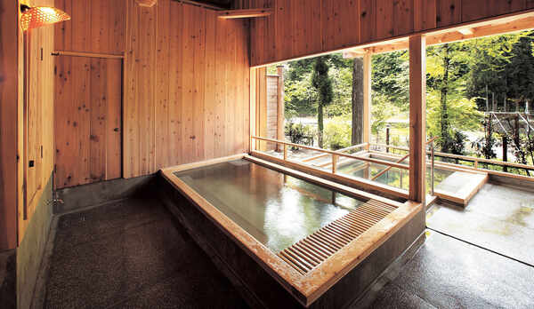 夜は貸切風呂となる「山の湯」。心地よい朝風呂もオススメです。