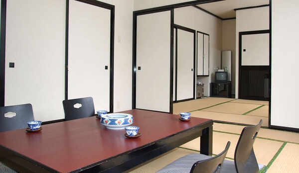 ・【和室二間一例】8畳＋8畳に2.5畳の縁側が付いたお部屋