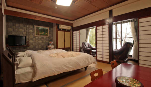 【さくらの間】グループやファミリーでのご利用にも最適な広めのお部屋となっております。