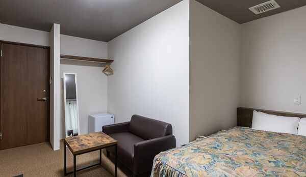 【禁煙】ダブルルーム（バス・トイレ共用）