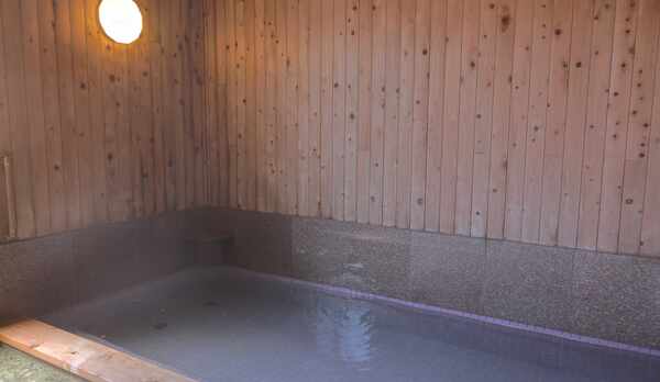 当館おすすめの＜死海塩風呂＞