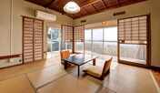 *【和室】波音で寝入り、波音で目覚める。海沿いの宿ならではの過ごし方。