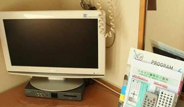 【シングル】便利な設備も整っております。バス（温泉入浴可能）・トイレ／冷蔵庫／空気清浄機など