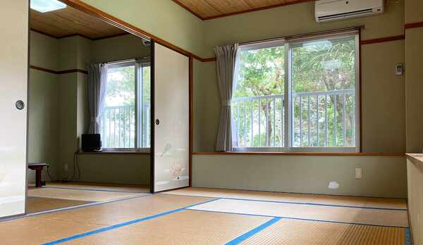 ・＜1F和室（15畳）一例＞窓からは自慢の庭を望むことができる