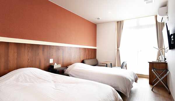 *【客室一例】ツインルーム。カップルや親子の2人旅にも♪寝転びながらの会話も弾むこと間違いなし！